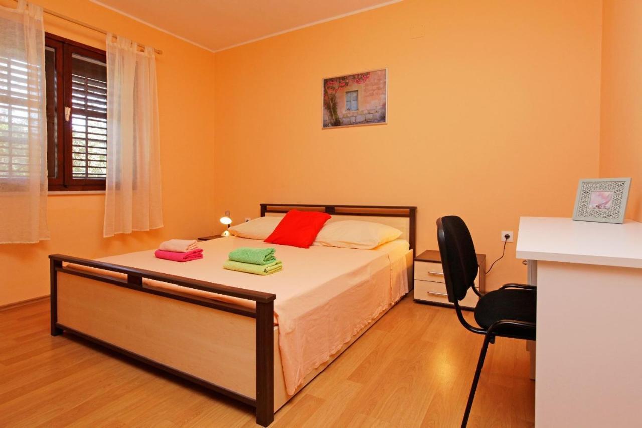 Вилла Olive'S Garden House Вела-Лука Экстерьер фото