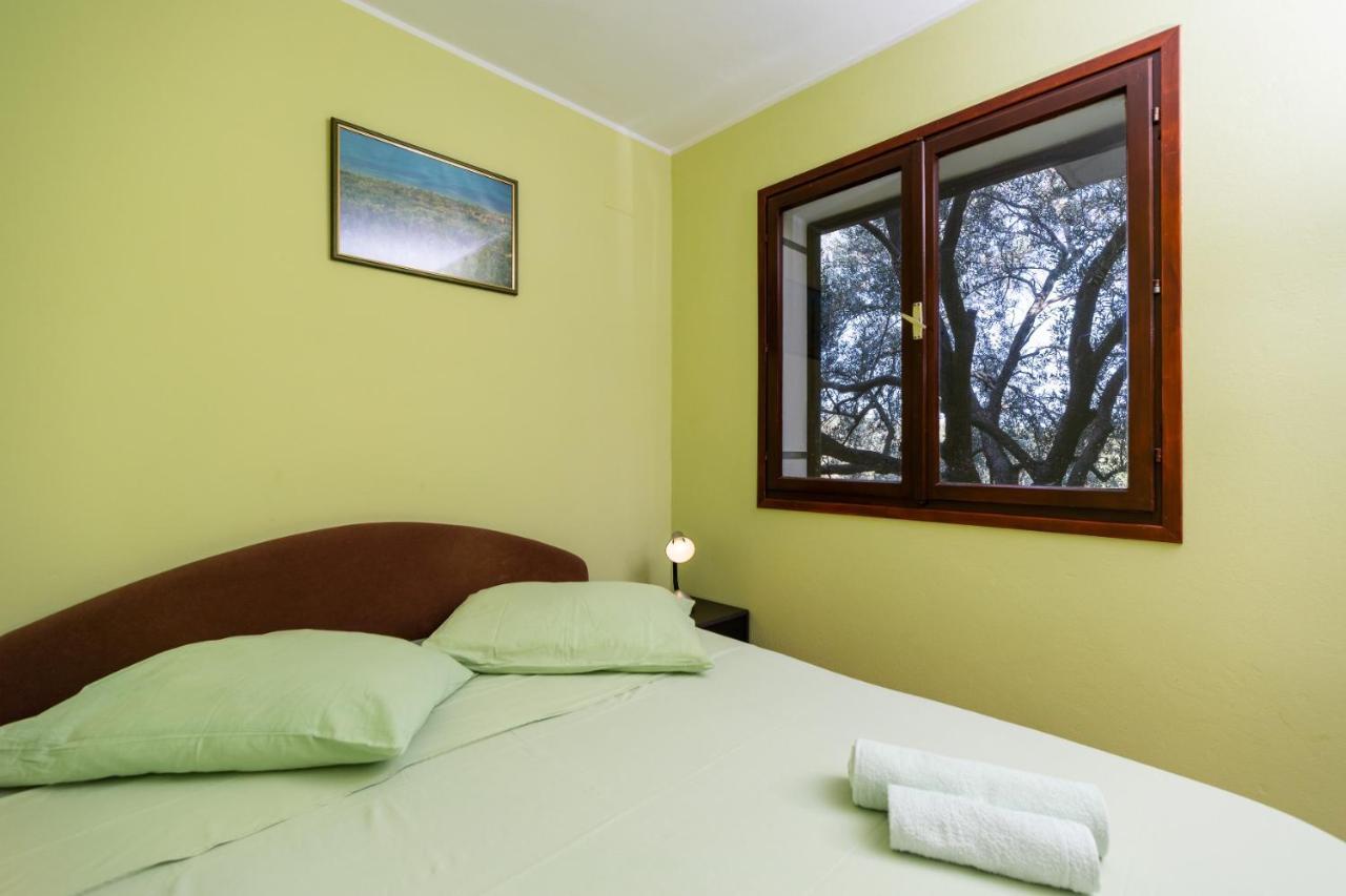 Вилла Olive'S Garden House Вела-Лука Экстерьер фото